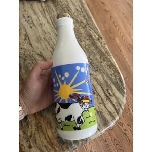 CARLTON GLASS DECORATIVE WHITE GLASS MILK JUG FARM WITH COWS ARTWORK With Cork